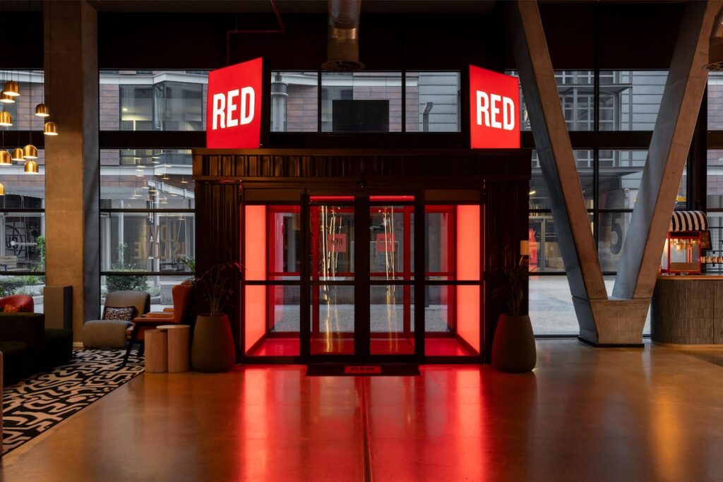 16256 113962 f87713809 4K