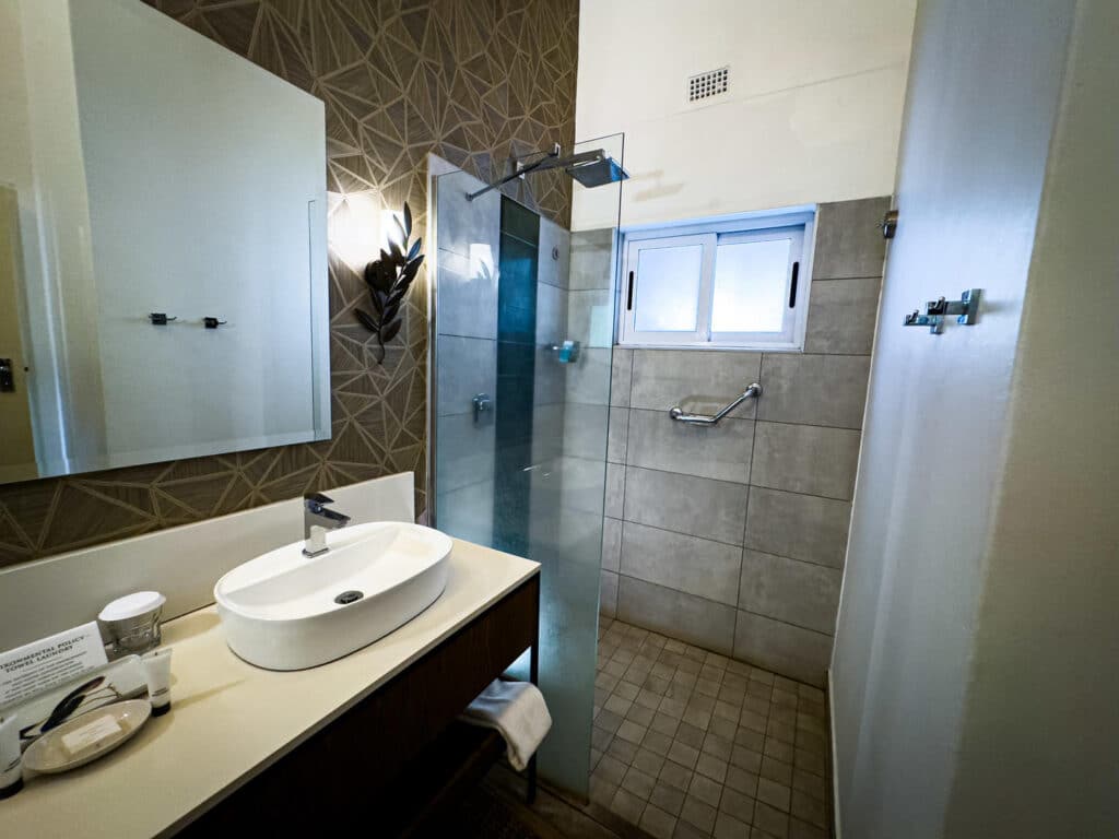 Explorers Village Deluxe Twin Room 1