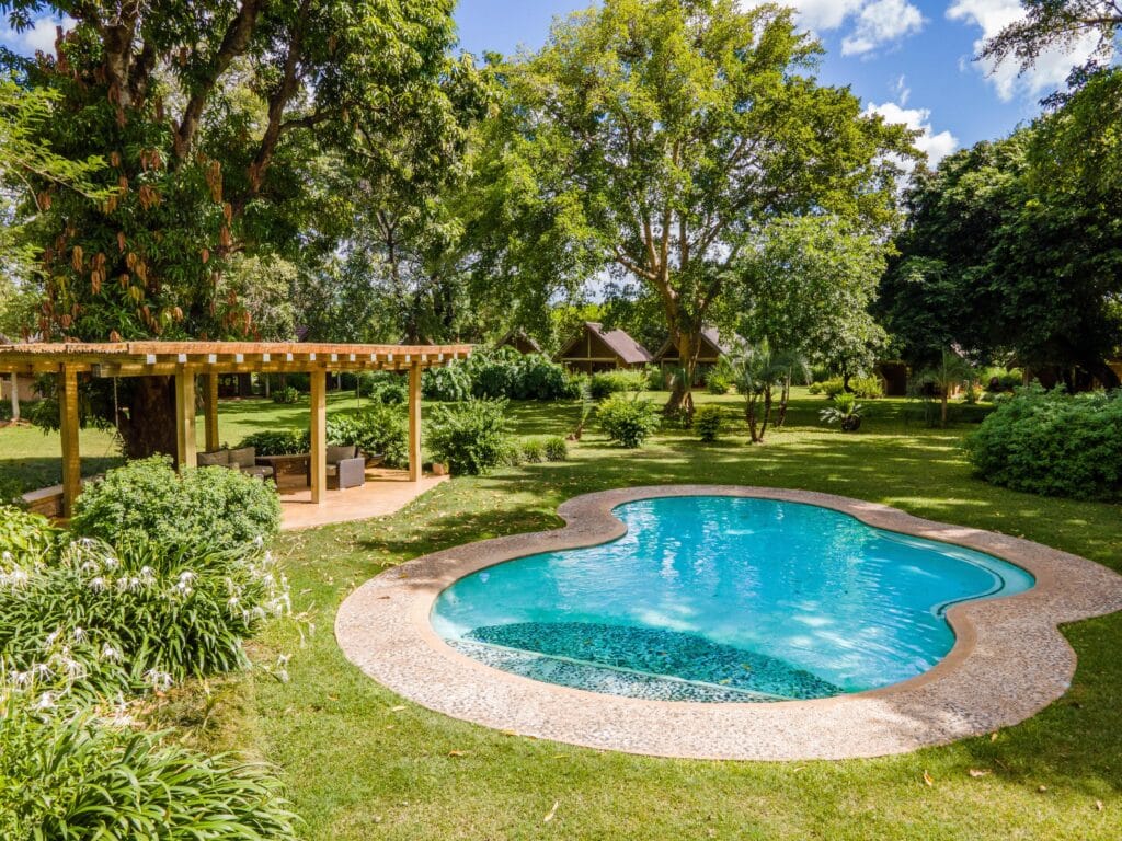 Hippo Hollow Chalet Pool 08 1024x768 1