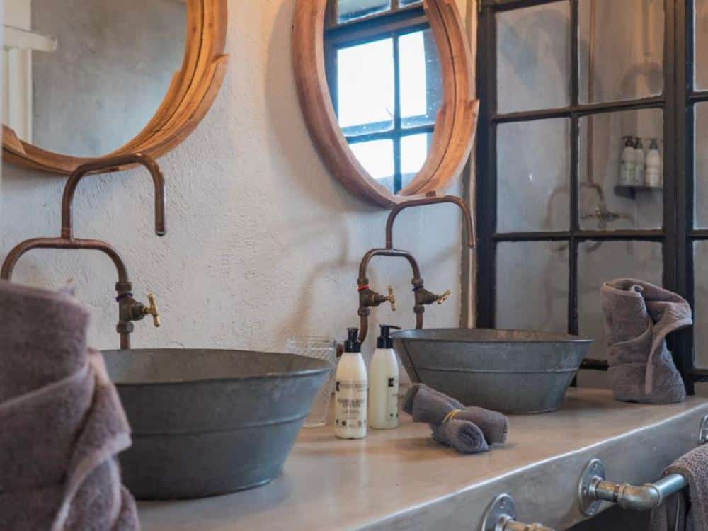 Room Bathroom