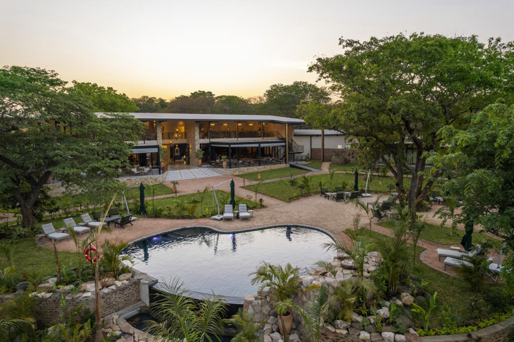 Waterfalls Lodge Quart Yard
