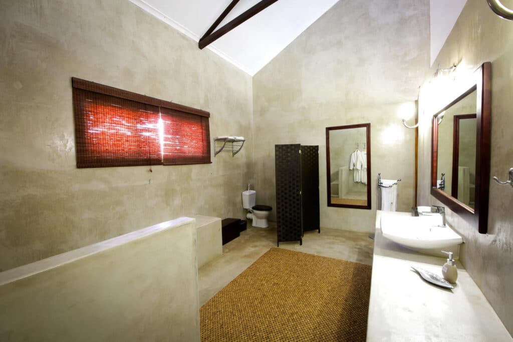 Eagle s Rest Elegant Chalet bathroom