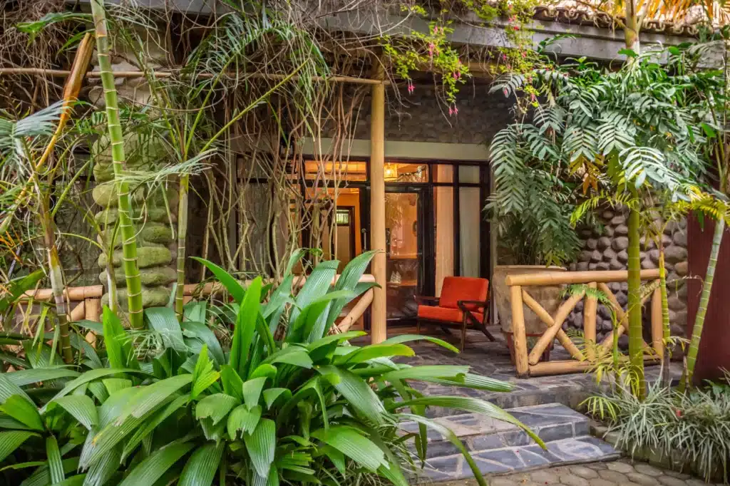 deluxe room with queen sized bed balcony view 1 AzGXwyyLeVtZRboW.jpg