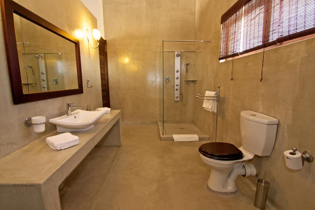 otjiwa lodge resdest namibia otjiwarongo central bathroom new room 7.jpg