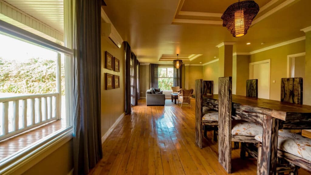 vip 20cottage 20sitting 20and 20dining 20area 20book 0001