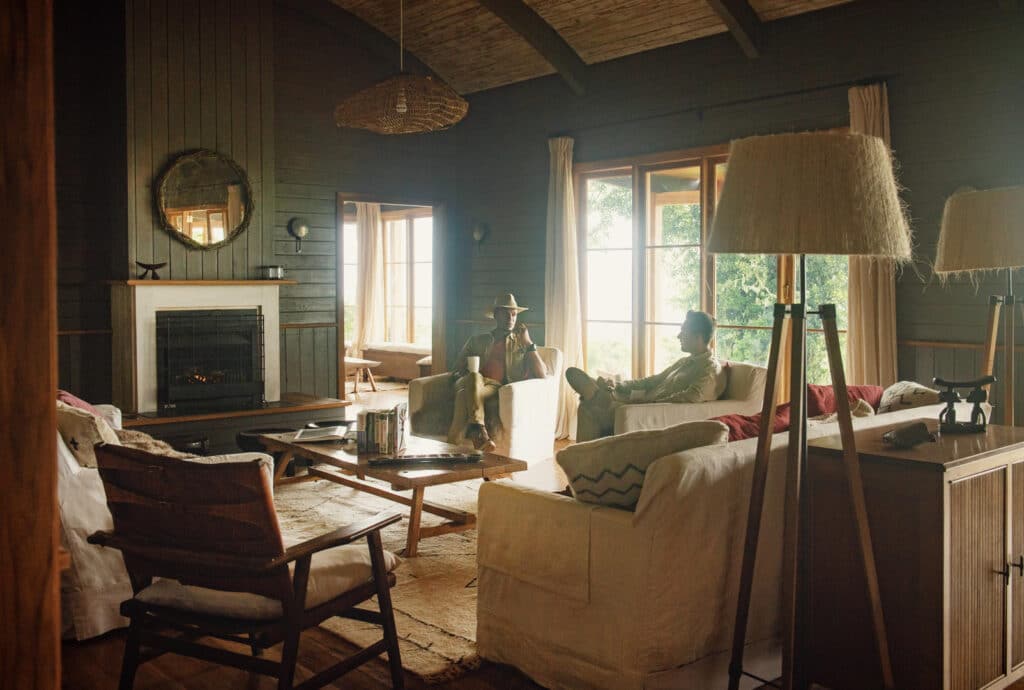 Morning coffee and conversation in one of the two sitting rooms at the Entamanu mess