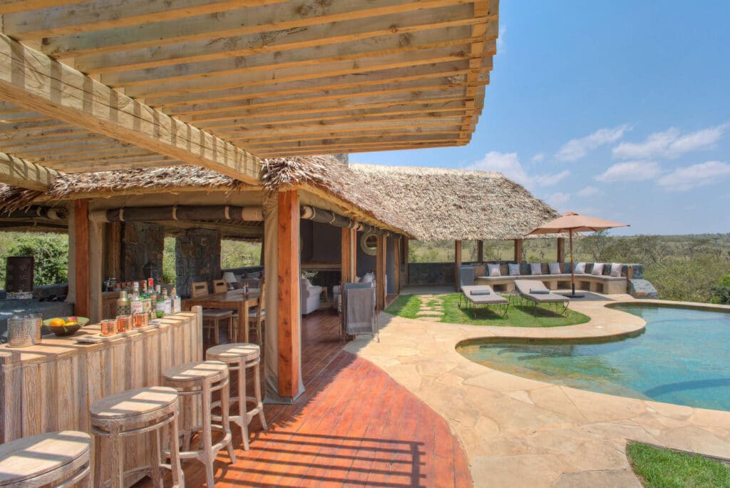 Naboisho Camp Bar and pool area