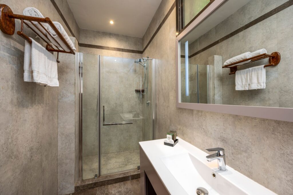 tx znznt deluxe room bathroom42528 11104 Classic Hor