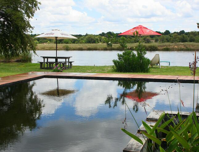 poolriverside